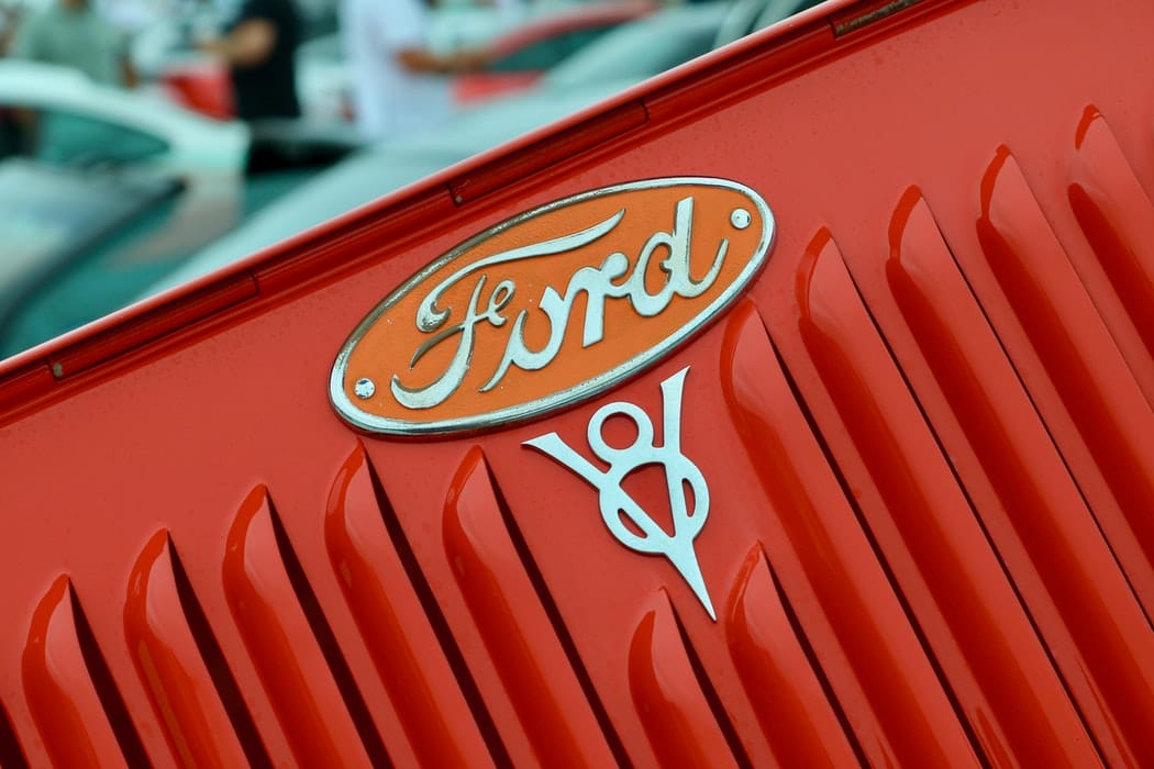 Ford V8 oldschool logo on red metal plate