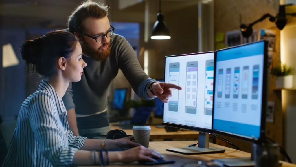 Female,Ux,Architect,Has,Discussion,With,Male,Design,Engineer,,They Female UX designer talking to male design engineer